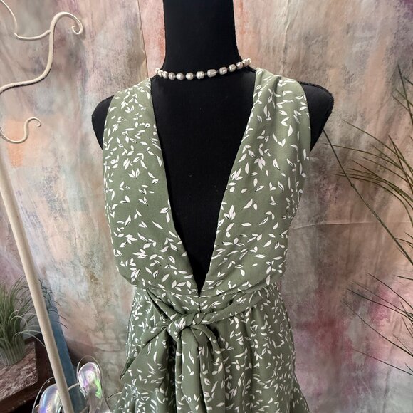 📌Twenty Ten Wear It Your Way Sexy Flirty Floral Romper with Beautiful Backside - Picture 12 of 16